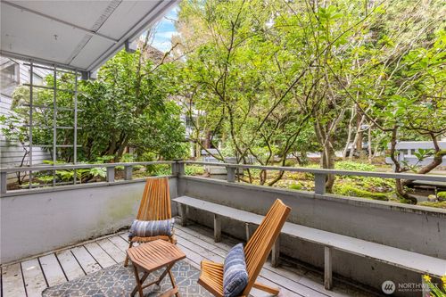 203-7930 Se 34th St, Mercer Island, WA, 98040-3555 | Card Image