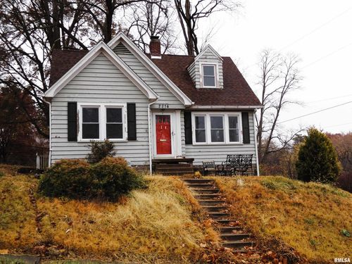 2316 East St, Davenport, IA, 52803-3326 | Card Image