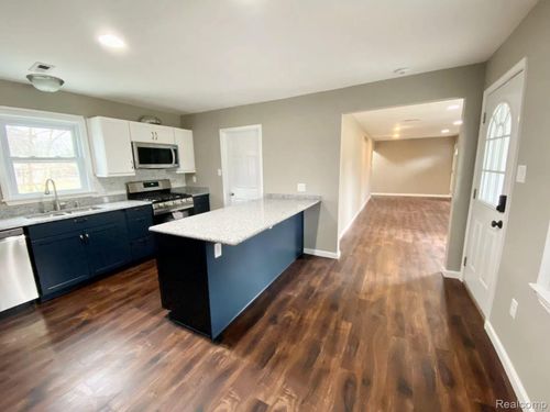 14415 Newburgh Rd, Livonia, MI, 48154-5013 | Card Image