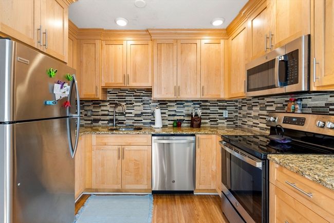 APT-201 - 9 Barton Sq, Condo with 2 bedrooms, 2 bathrooms and 1 parking in Salem MA | Image 8