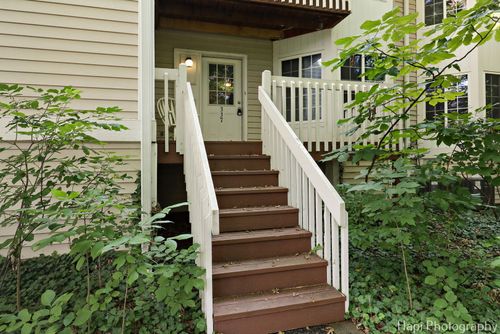 11-2-337 W Treehouse Ln, Round Lake, IL, 60073-3590 | Card Image