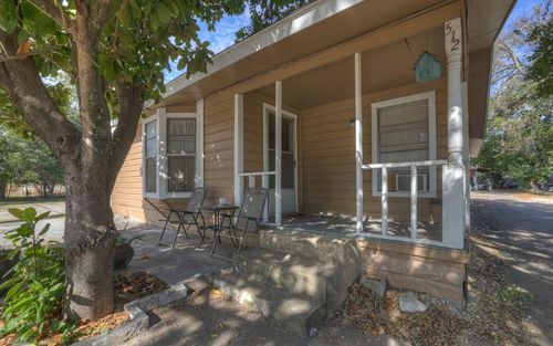 512 Valley St, San Marcos, TX, 78666-5438 | Card Image