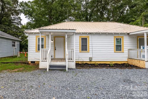 627 Colston St, Albemarle, NC, 28001-6107 | Card Image