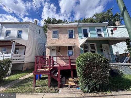 215 N 9th St, DARBY, PA, 19023-1702 | Card Image