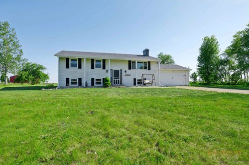 12521 E High Rd, DAVIS JUNCTION, IL, 61020-9717 | Card Image