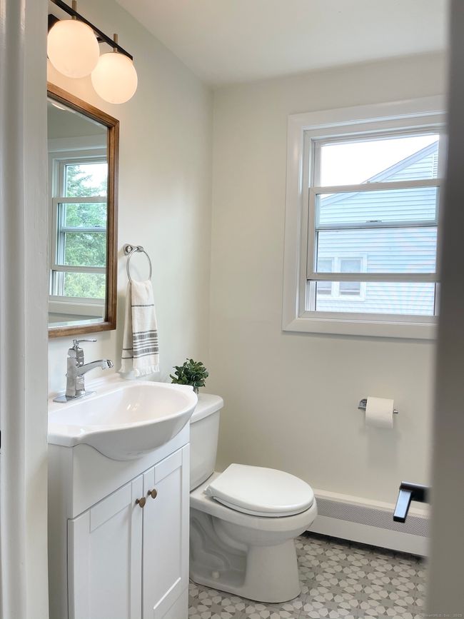 226 Middletown Ave, Home with 6 bedrooms, 2 bathrooms and 8 parking in Wethersfield CT | Image 23