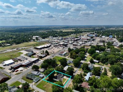 311 Nw 1st Street, House other with 3 bedrooms, 2 bathrooms and null parking in Checotah OK | Image 2