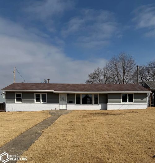 814 N Court St, Ottumwa, IA, 52501-2415 | Card Image