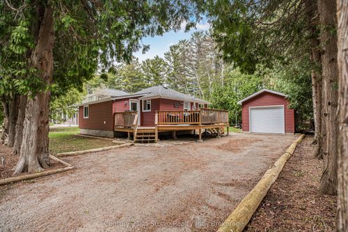 17 Cammidge Cres, Sauble Beach, ON, N0H2G0 | Card Image