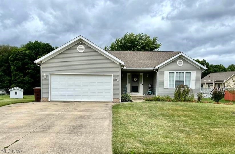 Duxberry Dr, Ravenna, OH 44266