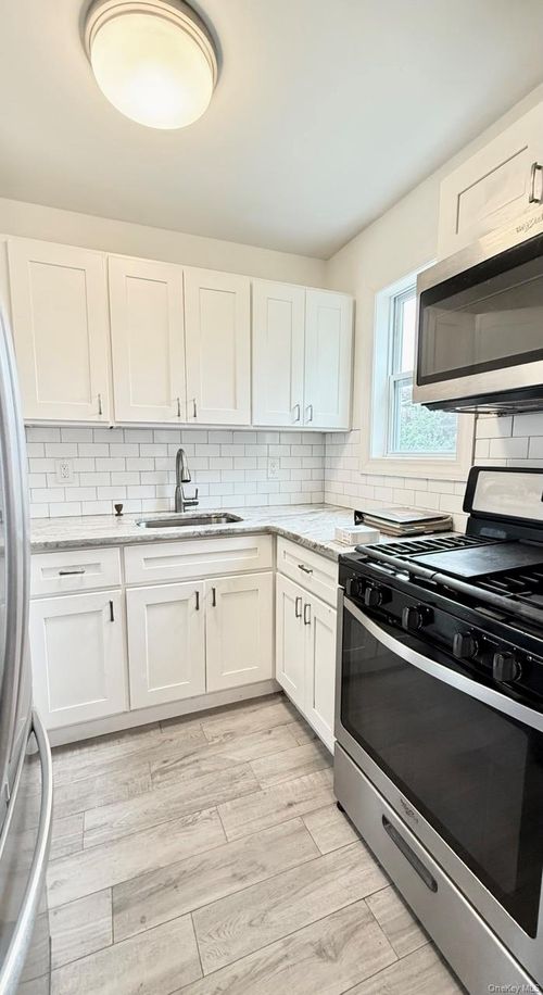 26 Lombardi Pl, Amityville, NY, 11701-3016 | Card Image