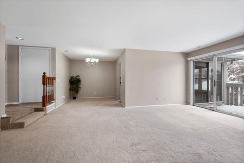 148-226 Coventry Cir, Vernon Hills, IL, 60061-1207 | Card Image