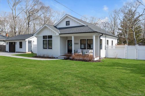 1305 Sigsbee Rd, Mattituck, NY, 11952-3322 | Card Image