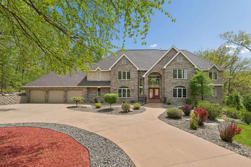 18751 Knollwood Cir, Lakeville, MN, 55044-9376 | Card Image