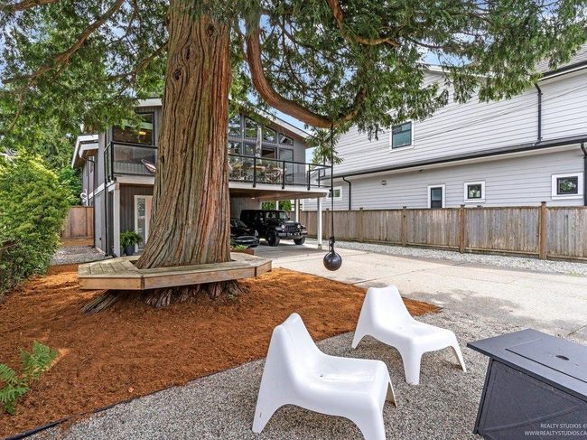 Beach Grove living! Enjoy seclusion and privacy in your back yard, or get social and join this 'community' on one of the 'warmest' and friendliest streets in Tsawwassen. Sit out front, as so many do in Beach Grove, and meet your neighbours & friends here! | Image 38