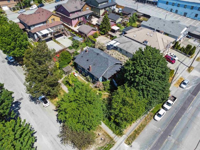 1217 Sixth Avenue, House other with 5 bedrooms, 3 bathrooms and null parking in New Westminster BC | Image 3