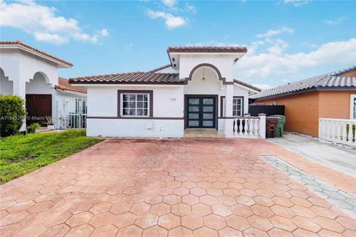 7066 W 30th Ln, Hialeah, FL, 33018-5277 | Card Image