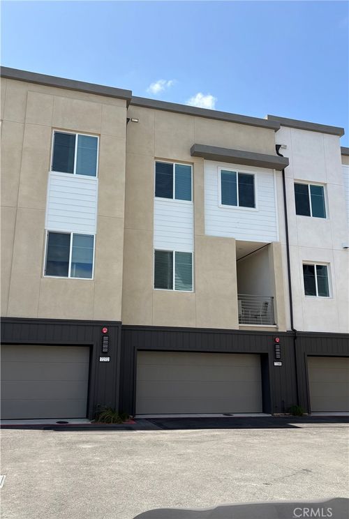 7268 Ellington Dr, Huntington Beach, CA, 92647-8697 | Card Image