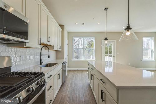 1 Ironwood Dr, ROYERSFORD, PA, 19468-4368 | Card Image