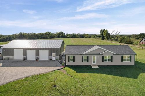 19173 W 367th St, Paola, KS, 66071-7252 | Card Image