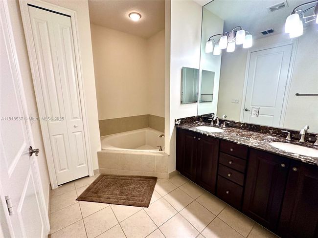 119 Riverwalk Cir E, Townhouse with 3 bedrooms, 3 bathrooms and null parking in Plantation FL | Image 12