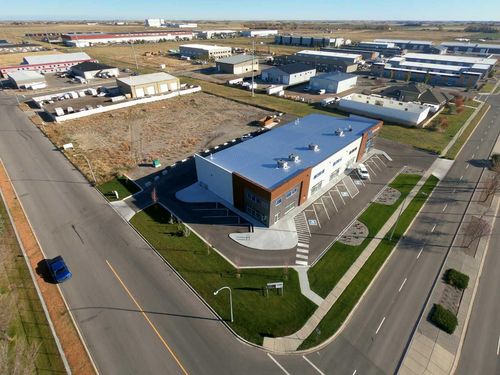 3233 30 Avenue N, Lethbridge, AB, T1H7J4 | Card Image