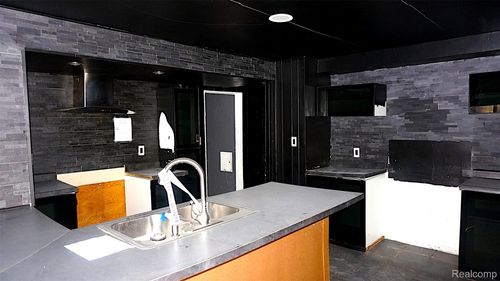 25865 Forestview Dr, Southfield, MI, 48033-2813 | Card Image