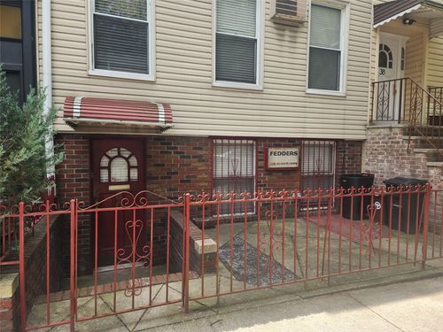40 Powers St, Brooklyn, NY, 11211-3515 | Card Image