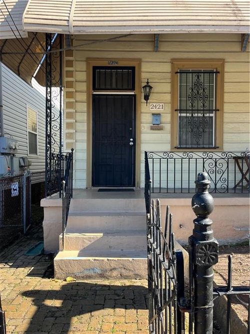 2421 2nd St, New Orleans, LA, 70113-2539 | Card Image