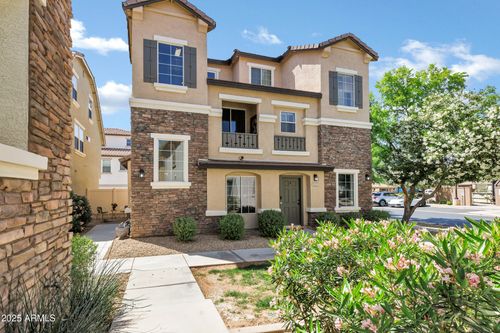 945 W Wendy Way, Gilbert, AZ, 85233-3623 | Card Image