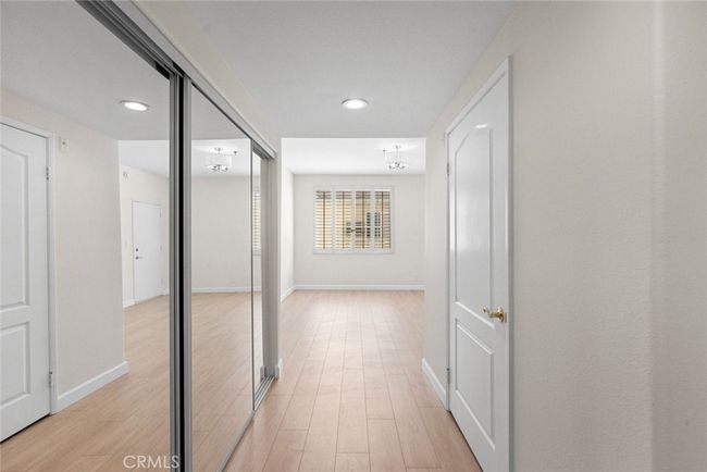 102 - 4348 Mammoth Ave, Condo with 2 bedrooms, 3 bathrooms and null parking in Sherman Oaks CA | Image 23