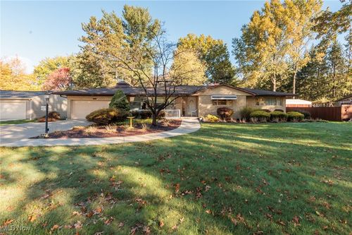 427 Perry Rd, Tallmadge, OH, 44278-3223 | Card Image