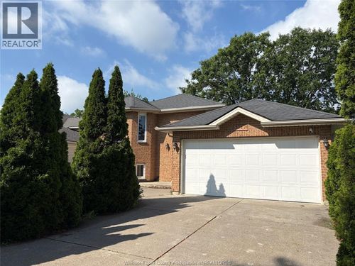 3717 Maguire St, Windsor, ON, N9E4V3 | Card Image