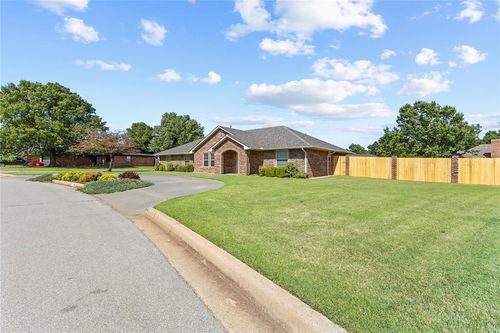 1804 Kristie Ln, Weatherford, OK, 73096-2305 | Card Image