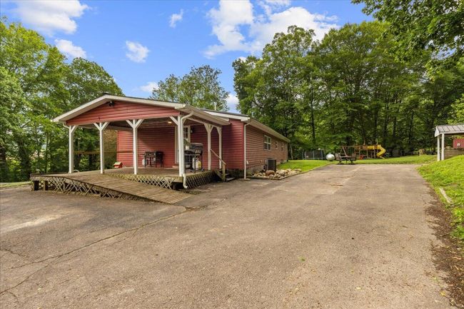 Side Entrance with Parking | Image 4