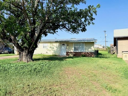 223 Avenue L, Anson, TX, 79501-2401 | Card Image