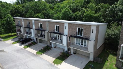 307 E Noble Ln, Fayetteville, AR, 72703-1952 | Card Image