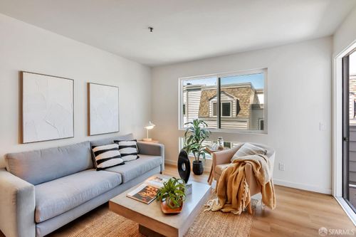 apt-4415-6400 Christie Ave, Emeryville, CA, 94608-1043 | Card Image