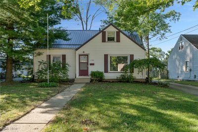 View of front of property with a front lawn | Image 1