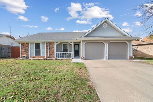 7629 Cedarhill Rd, Watauga, TX, 76148-1657 | Card Image