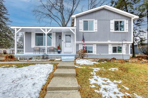 5171 Durnham Dr, Waterford, MI, 48327-3114 | Card Image