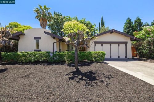 2054 Newton Way, Concord, CA, 94518-3022 | Card Image