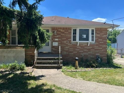 10761 Meadowbrook Drive, Parma Heights, OH, 44130 | Card Image