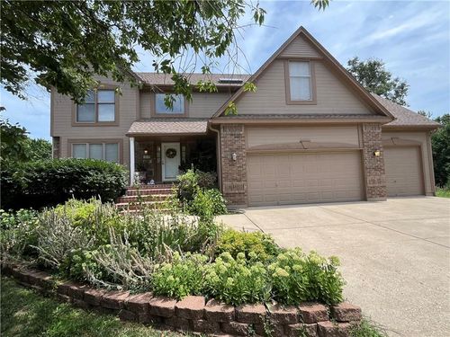 505 Se Williamsburg Dr, Lee's Summit, MO, 64063-3657 | Card Image
