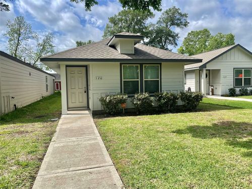 126 E Ash St, Angleton, TX, 77515-4512 | Card Image