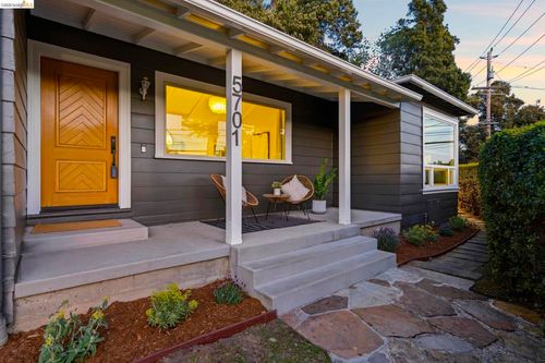 5701 Snake Rd, Oakland, CA, 94611-2959 | Card Image