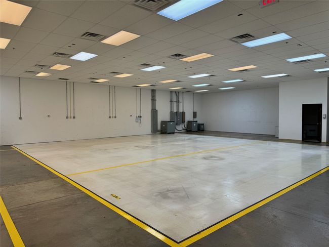 View of garage | Image 7