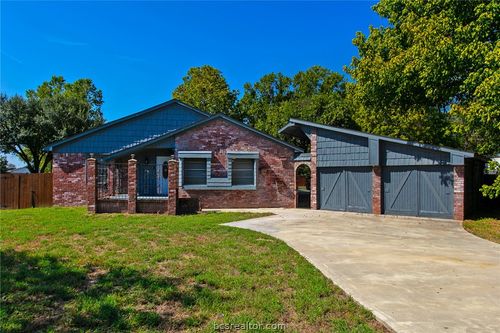 8 Willow Dr, Hearne, TX, 77859-3221 | Card Image