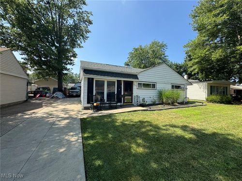 9453 Manorford Dr, Parma Heights, OH, 44130-3239 | Card Image
