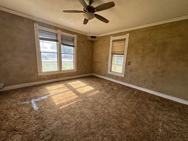202 Mill St, House other with 4 bedrooms, 2 bathrooms and null parking in Valley View TX | Image 6